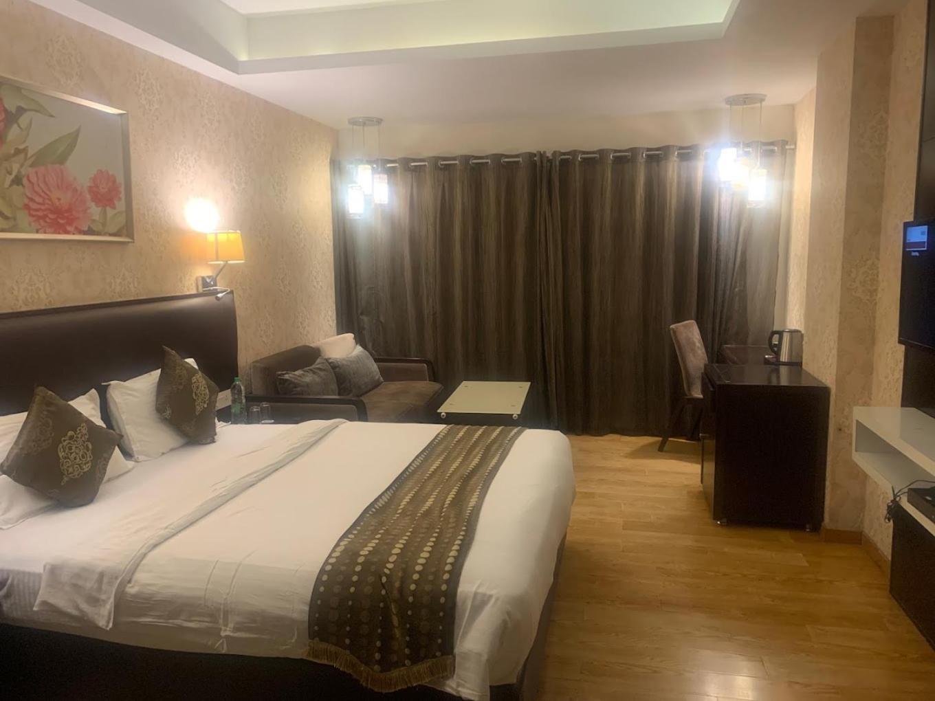 Nandan Kanan Hotel & Resort Sipra Luaran gambar