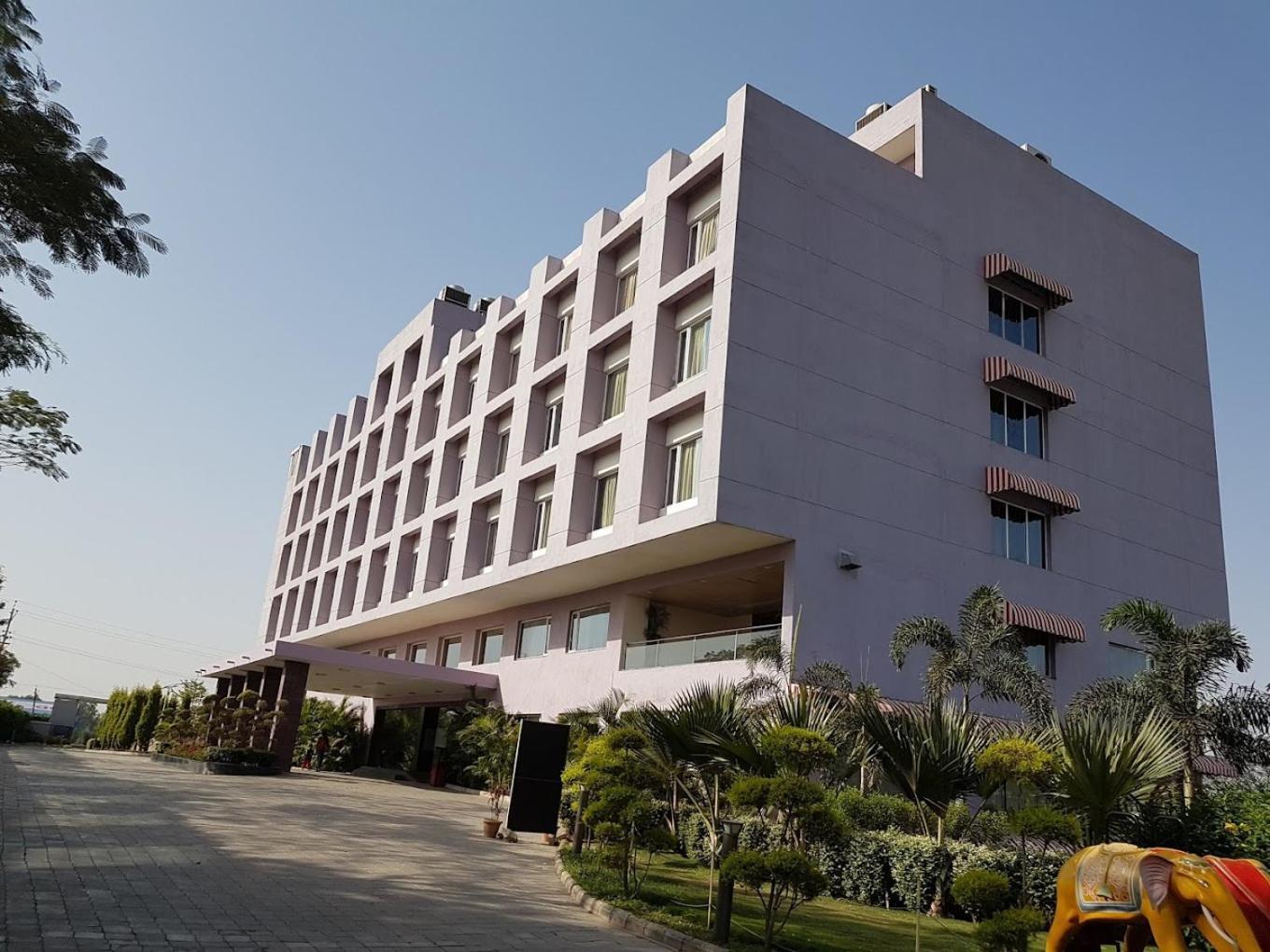 Nandan Kanan Hotel & Resort Sipra Luaran gambar