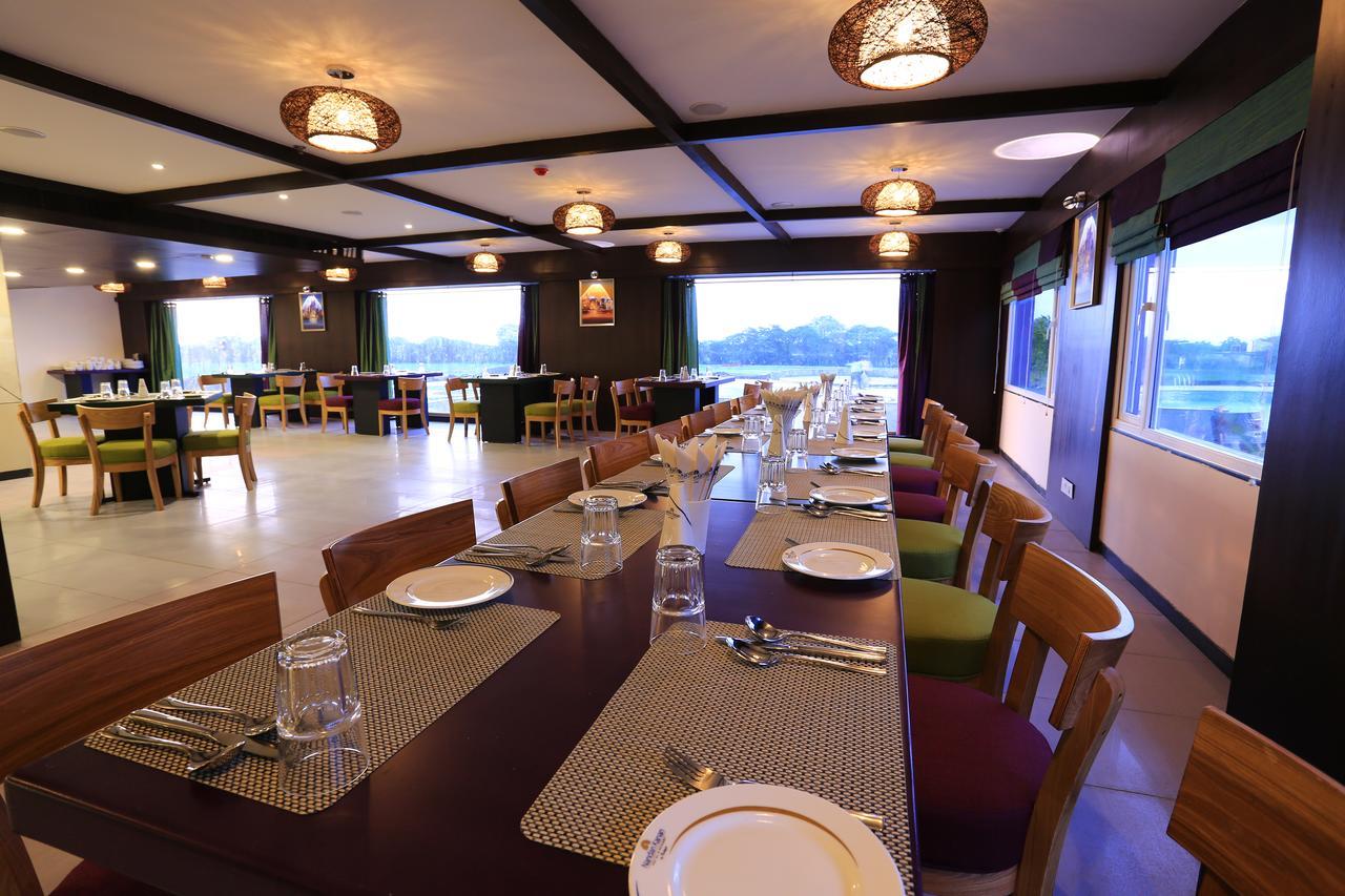 Nandan Kanan Hotel & Resort Sipra Luaran gambar