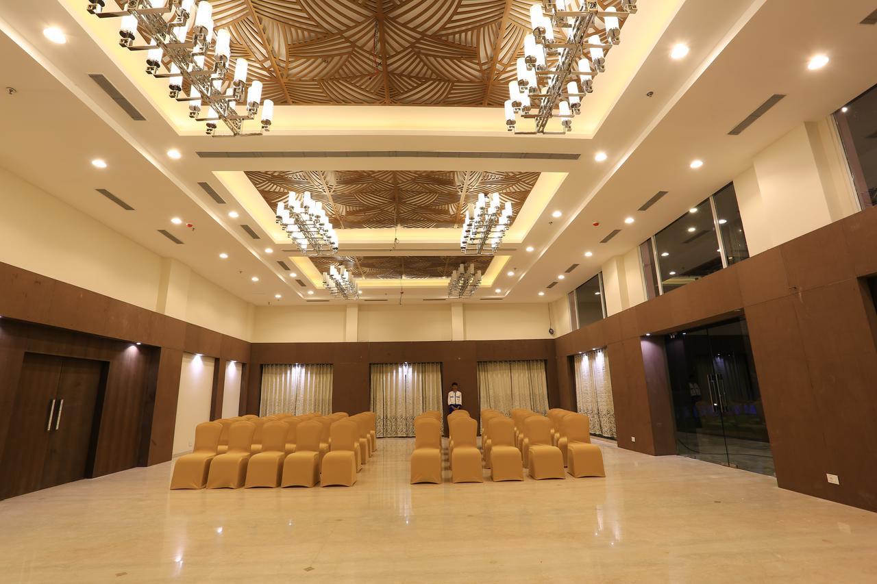 Nandan Kanan Hotel & Resort Sipra Luaran gambar