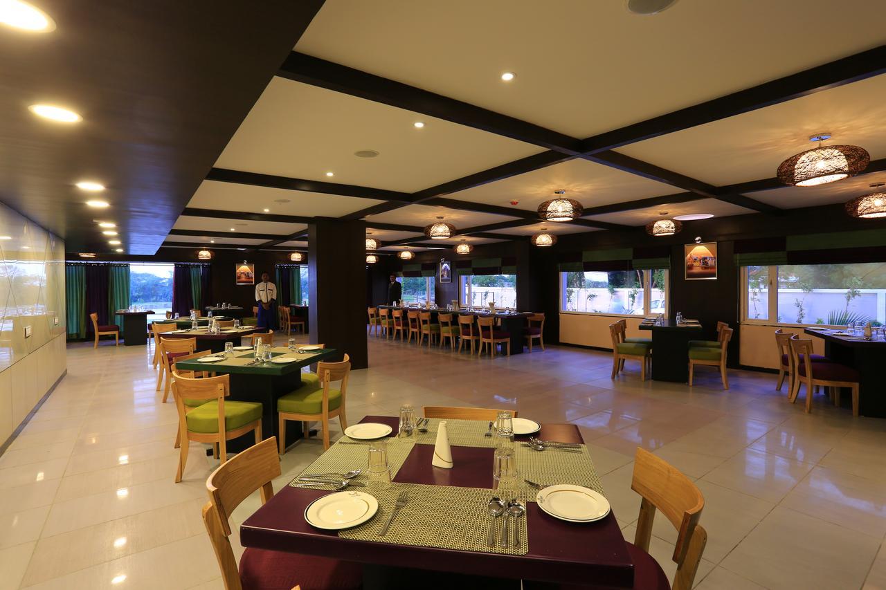Nandan Kanan Hotel & Resort Sipra Luaran gambar