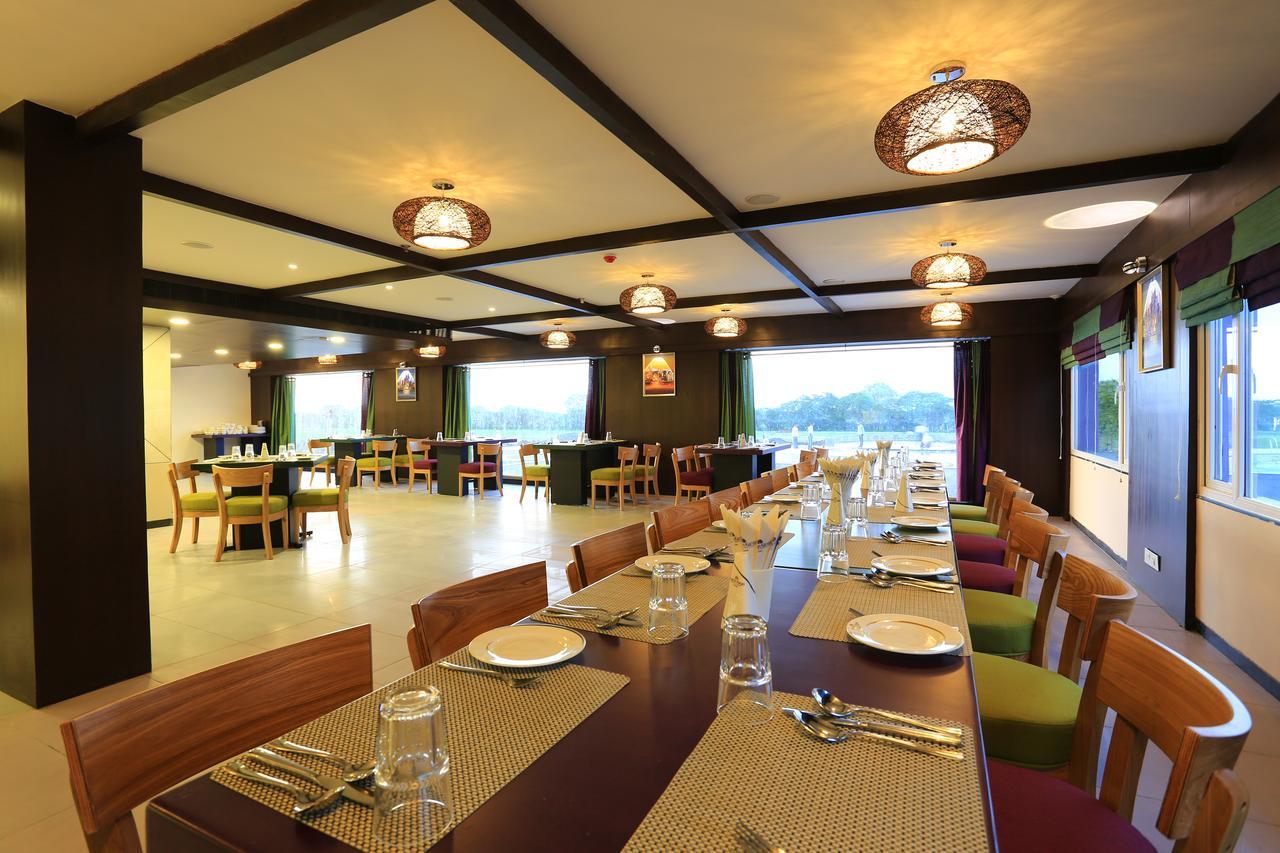 Nandan Kanan Hotel & Resort Sipra Luaran gambar