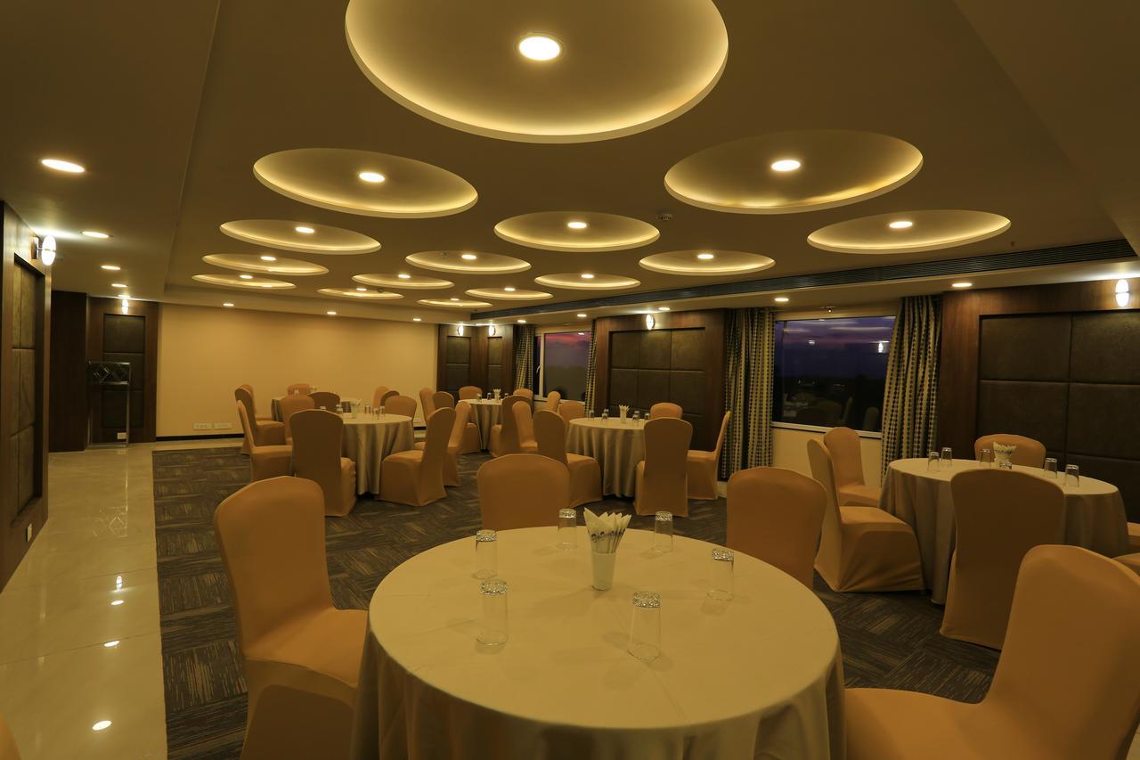 Nandan Kanan Hotel & Resort Sipra Luaran gambar