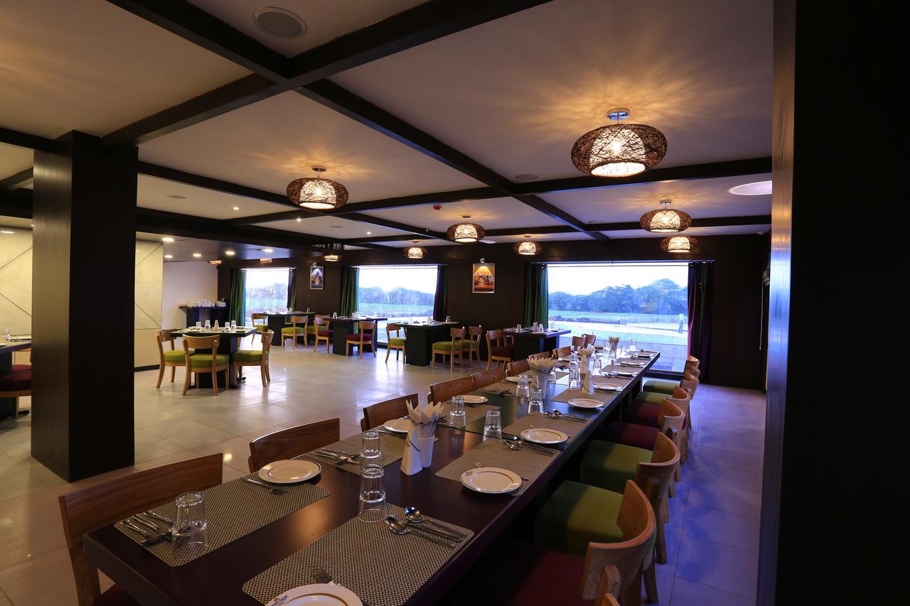 Nandan Kanan Hotel & Resort Sipra Luaran gambar