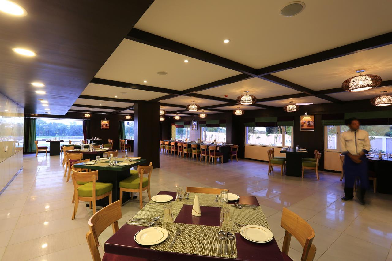Nandan Kanan Hotel & Resort Sipra Luaran gambar