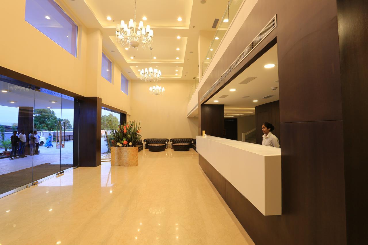 Nandan Kanan Hotel & Resort Sipra Luaran gambar